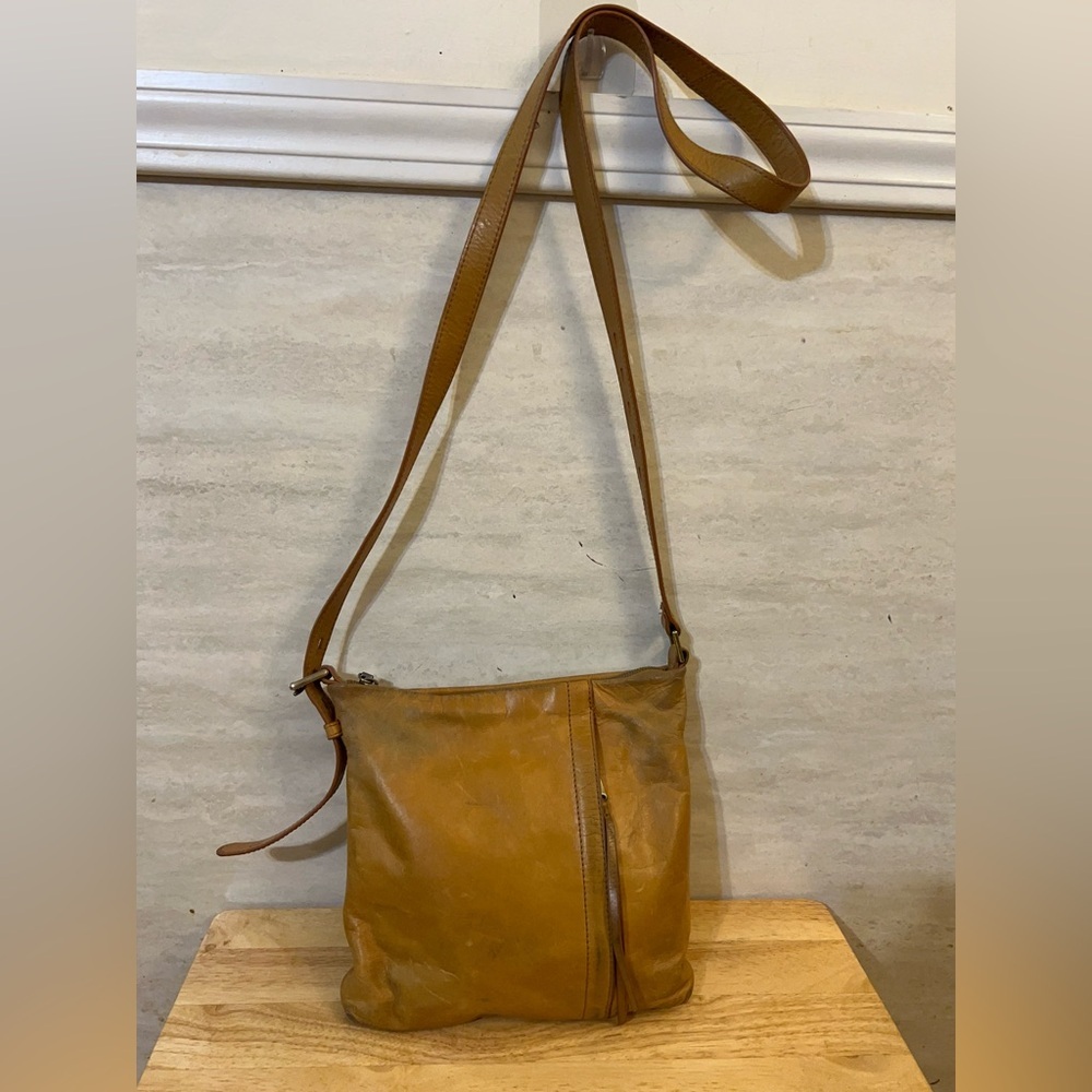Hobo Drifter, a leather crossbody bag vintage-style smooth leather